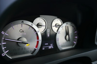 アルミ調の文字盤を持つ、「G's専用メーター」。