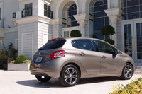 プジョーの新型コンパクト「208」が日本上陸の画像