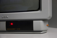 脇のオレンジ色スイッチは主電源。