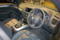 Q5の運転席まわり。