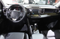 「RAV4」のインストゥルメントパネル。