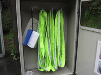 このようにタスキが用意され、出口の同じ箱に返せばいい。これだけでも、歩行者の心理的な助けは大きい。かたわらの青いノートには、「おかげさまで安心して通過できました」というような、歩き遍路の感謝の文章があふれていた。