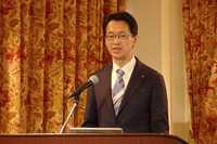 今回の共同開発の経緯について語るローランドの三木純一社長。