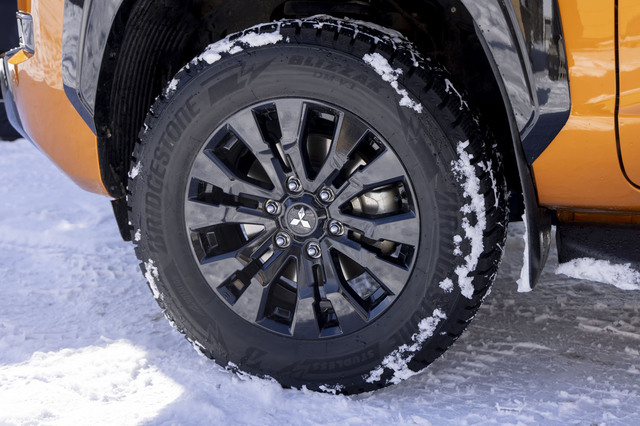 ③マッカーサー　三菱トライトン GSR 純正ホイール スタッドレスタイヤ ②マッカーサー様専用 三菱トライトン GSR 純正ホイール スタッドレス