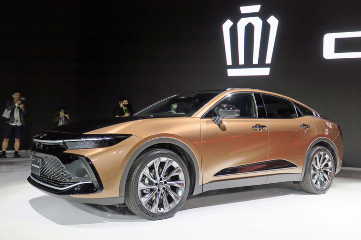 新型「トヨタ・クラウン」は、2022年秋より写真の「クロスオーバー」を皮切りに市場投入される。