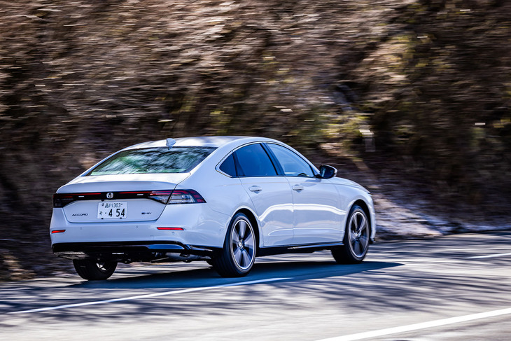 骨格の50％は、軽量で強度の高い高張力鋼板を用いて構成されている。ボディーは980MPa級材と780MPa級材の使用比率を先代モデルよりも拡大し、高い衝突安全性能を確保するとともに、優れた剛性バランスを実現したという。