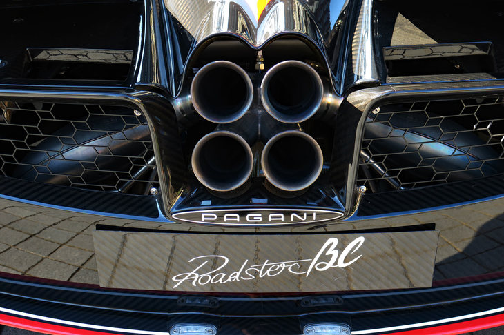 パガーニ・ウアイラ ロードスターBC（マフラー）