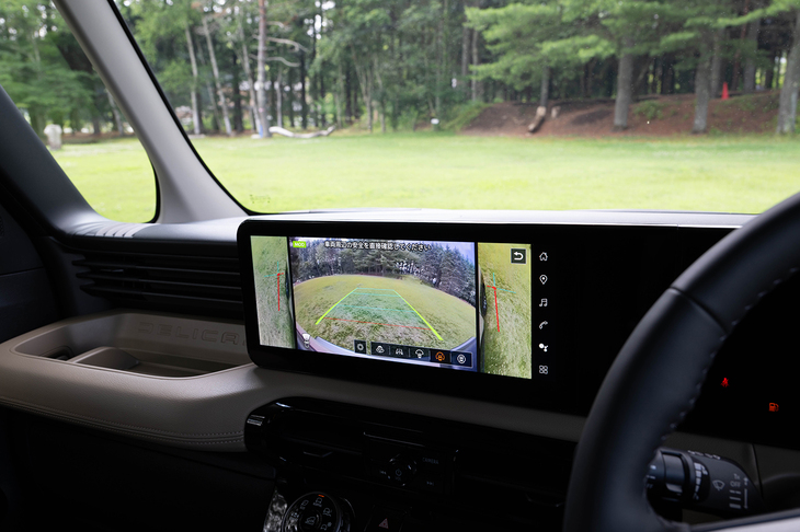 これは前方と左右の3つの映像を組み合わせている。