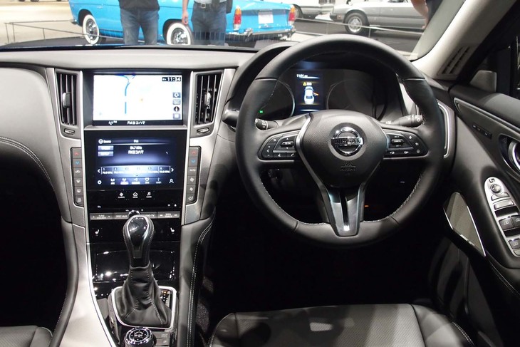 「ターボ」モデルのインストゥルメントパネル。