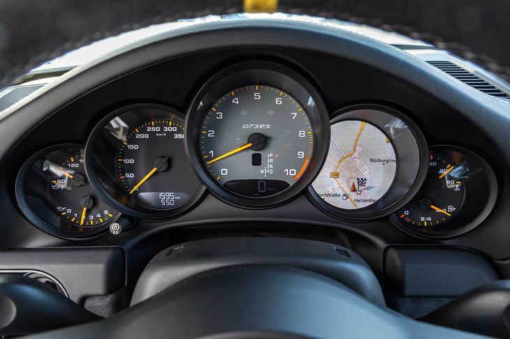 アダプテッド バルブスプリング デザインを備えた固定式バルブトレインが9000rpmという超高回転を可能にした。