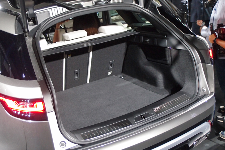 レンジローバー ヴェラール（ラゲッジルーム）