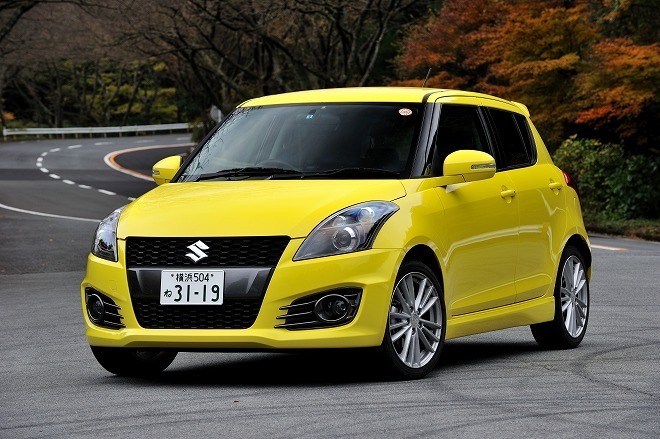 スズキ・スイフトスポーツ
    ボディーサイズ：全長×全幅×全高＝3890×1695×1510mm／ホイールベース：2430mm／車重：1040kg／駆動方式：FF／エンジン：1.6リッター直4 DOHC 16バルブ／トランスミッション：6段MT／最高出力：136ps/6900rpm／最大トルク：16.3kgm/4400rpm／タイヤ：（前）195/45R17／（後）195/45R17／価格：168万円