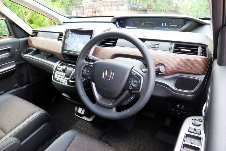 ホンダ・フリード ハイブリッド クロスター（4WD）（インストゥルメントパネルまわり）