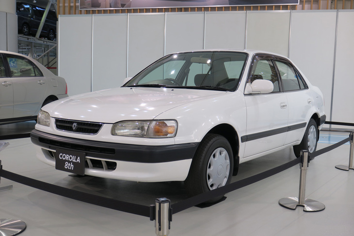 1995年式の8代目「トヨタ・カローラ」（AE110型）。