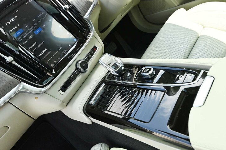 ボルボS90リチャージ アルティメットT8 AWDプラグインハイブリッド（センターコンソール）