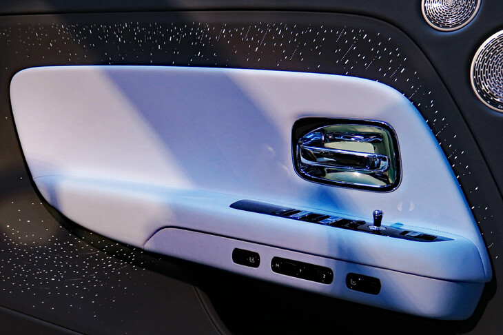 ロールス・ロイス・スペクター プロフェシー（スターライトドア）