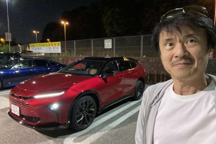 いつものように夜の首都高で「トヨタ・クラウン エステート」に試乗した。現行クラウンシリーズは、イマドキな4モデルに分身し、以前のクラウンとはまったくの別物になった。