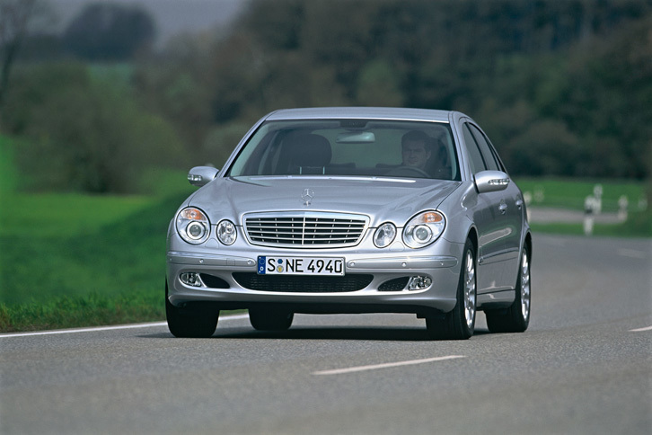 「メルセデス・ベンツE320 CDI」（本国仕様）。