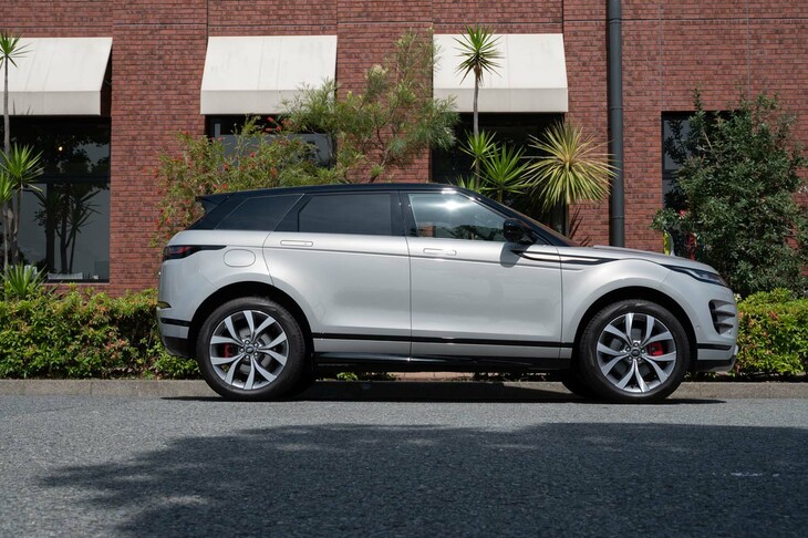 試乗車のボディーカラーは「ソウルパールシルバー」。シャンパンゴールドのような輝きを放つ。ブラックのコントラストルーフは8万7000円のオプション。