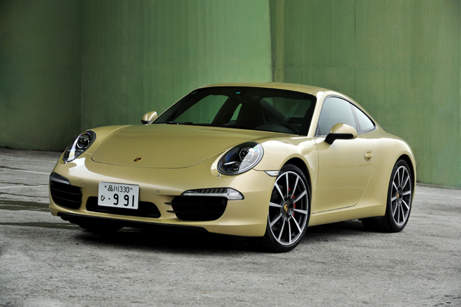 
    ポルシェ911カレラS
    ボディーサイズ：全長×全幅×全高＝4491×1808×1295mm／ホイールベース：2450mm／車重：1395kg／駆動方式：RR／エンジン：3.8リッター水平対向6 DOHC 24バルブ／トランスミッション：7段AT／最高出力：400ps/7400rpm／最大トルク：44.9kgm/5600rpm／タイヤ：（前）245/35ZR20 （後）295/30ZR20／価格：1491万円
    