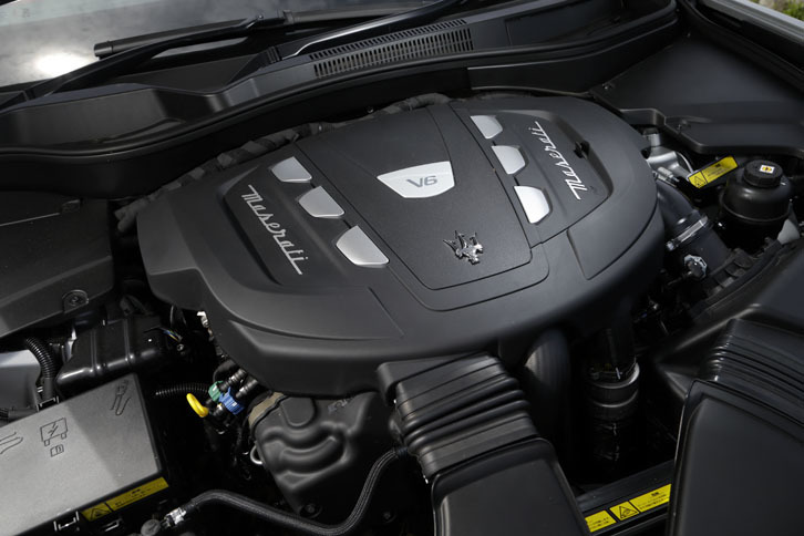 「ギブリ ディーゼル」と出自を同じくする、3リッターV6ディーゼルターボエンジンを搭載。最大トルク600Nmは、ガソリン車の上級モデル「レヴァンテS」をしのぎ、ラインナップの中で最大を誇る。