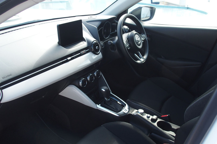 マツダ2 15 BD（インストゥルメントパネル）