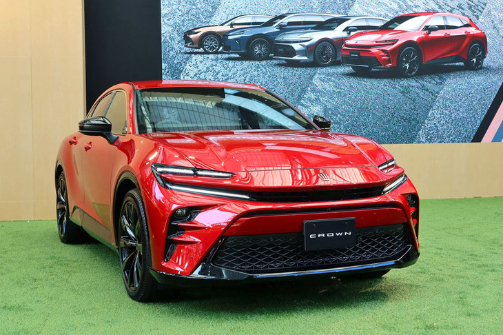 4車種で構成される新世代「トヨタ・クラウン」。その第2弾として2023年10月6日に正式デビューした「クラウン スポーツ」は、車型としてはSUVと位置づけられる。