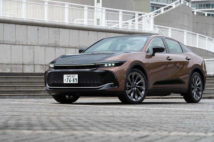 2022年9月1日に発売された新型「トヨタ・クラウン」。まずは「クロスオーバー」（写真）のみがリリースされ、「セダン」「エステート」「スポーツ」も順次導入される。