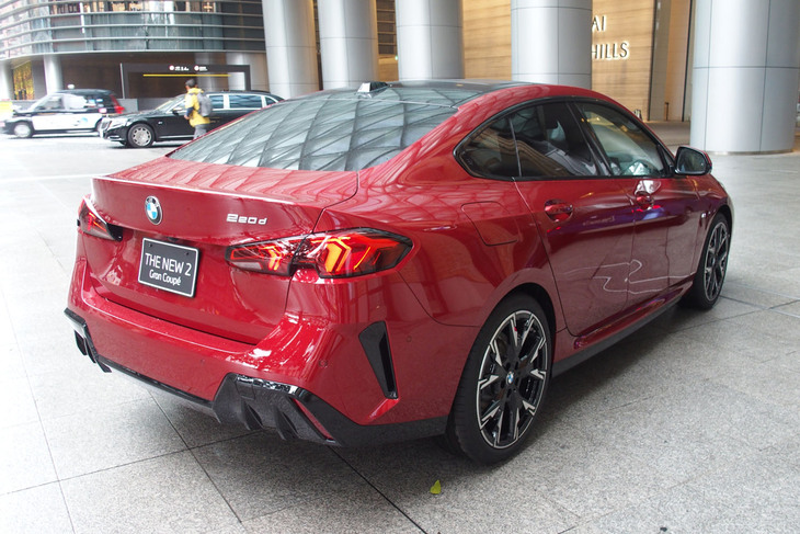 220dグランクーペMスポーツ（リアビュー）