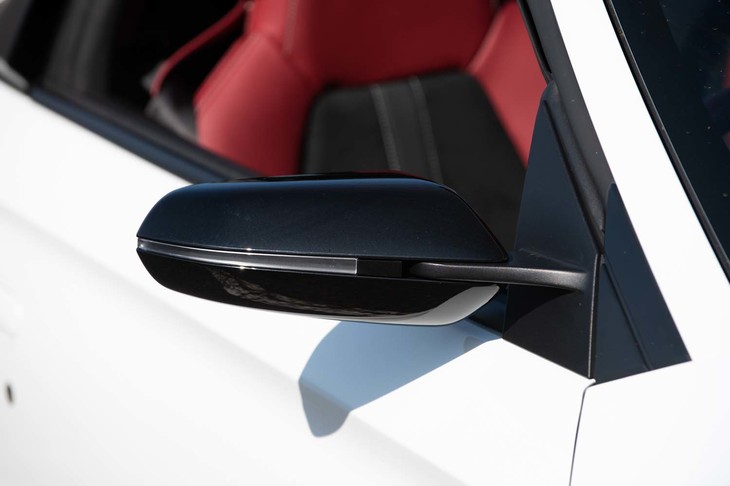 「モデューロX」専用ドアミラーカバーのカラーリングが、ブラックからナイトホークブラックパールへと変更されている。