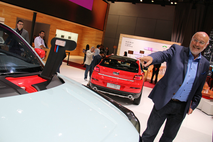 ゲルト・ヒルデブラント氏。2015年の上海ショーにおける、クオロスのブースで。