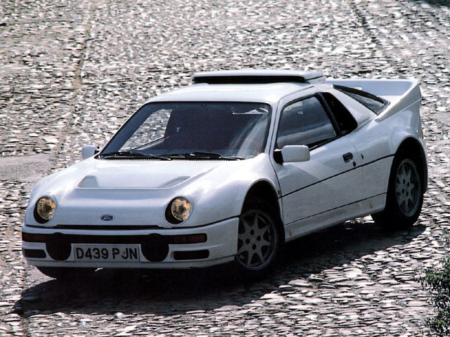 フォードが1986年のWRCに投入した「フォードRS200」。この年を最後にグループBは消滅したため、さしたる戦績も残せずに表舞台から姿を消すこととなった。