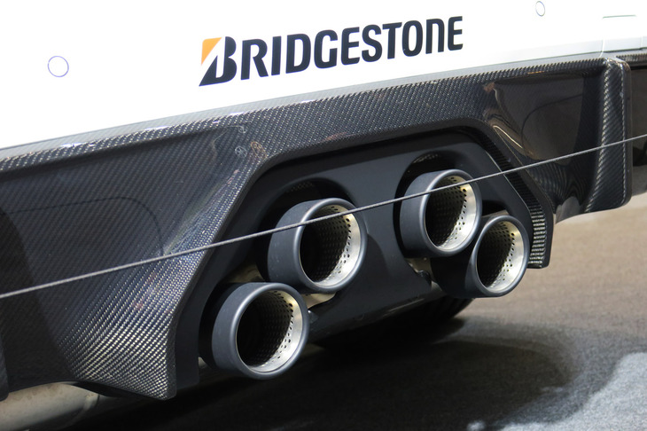 「ブリヂストン・ポテンザS007A」を装着した「BMW M4クーペ コンペティション」。