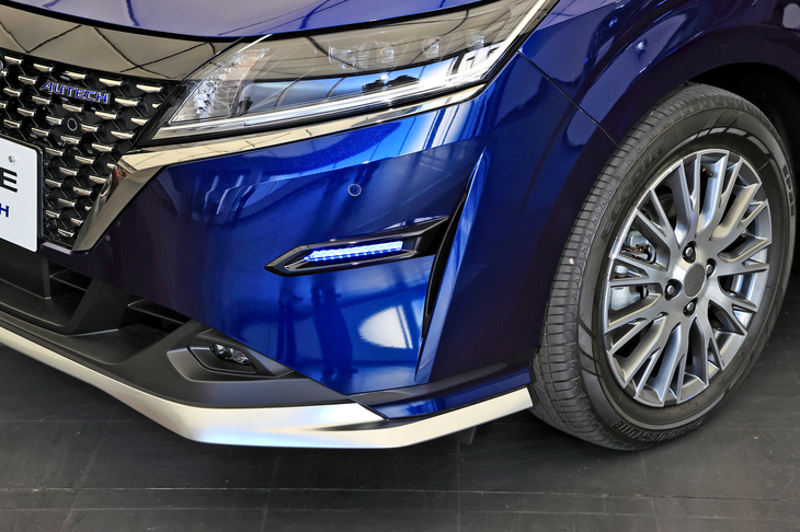 日産キックスAUTECH（LEDポジションランプ）