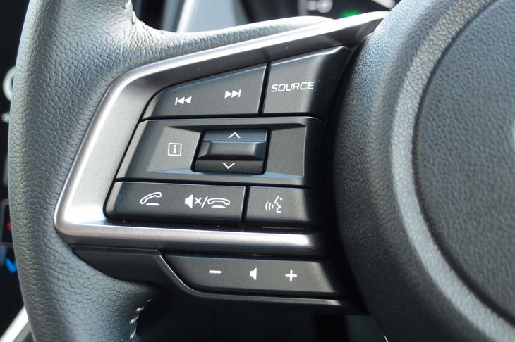 スバル・クロストレック（左側ステアリングスイッチ）