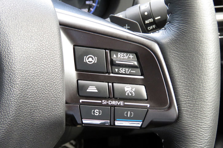 これまでのACC同様、「アイサイト・ツーリングアシスト」の操作はステアリングスイッチで行う。