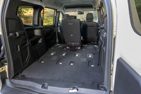 3列目のセンターだけを装着した3人乗りも「グランカングー」ならではのレイアウト。3人でおしゃべりしながらドライブするならこれだ。