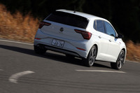 「ポロGTI」に用意されるアクティブダンパーは「ゴルフGTI」等の「DCC」とは異なり、走行状況に合わせて連続的に減衰特性を変化させるような機能は付いていない。減衰力の調整も、15段階で可能なDCCに対し、こちらは「スポーツ」モードと「ノーマル」モードの切り替えができるだけだ。