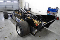 「ロータス78／79」の後も、チャップマンはグラウンドエフェクトだけでダウンフォースを得る設計の「80」や、モノコックの上に可動式のカウルを架装する「88」（写真）などといった革新的なマシンを手がけたが、レギュレーションの変更などもあり、勝利からは遠ざかっていた。