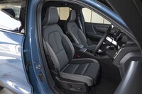 インテリアのレザーフリー化を推し進めているボルボ。シート表皮は合皮とテキスタイルの組み合わせだ。