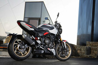 トライアンフがこのほど発表した新型車「トライデント800」。ミニマルなスタイルが特徴のロードスターで、既存の「トライデント660」の上位に位置する。