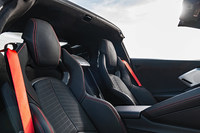 「コルベット」はクーペでもルーフが脱着式となっており、気軽にオープンエアドライブが楽しめるようになっている。「C3」のころから受け継がれる伝統だ。