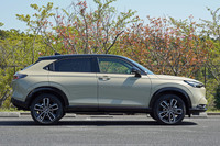 ボディーの全長が先代モデルよりも35mm拡大。より伸びやかなスタイリングになった。