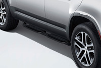 フィクスドサイドステップとドライブレコーダーをセットにしたアクセサリーパックも用意される（写真はステップを別の車両に装着したところ）。