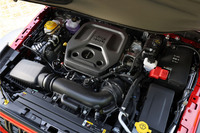 今回の改良では、走りに関する大きな変更はアナウンスされていない。エンジンは全車2リッター直4ガソリンターボで、トランスミッションは8段AT。フルタイム／パートタイム両方の機能を備えた4WDシステムを搭載する。