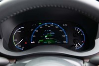 「Z」に標準装備となる7インチのマルチインフォメーションディスプレイ付きオプティトロンメーター。