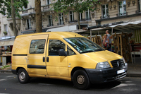 文中のワリッドさんが仕事で使用している「シトロエン・ジャンピー」は初代モデルの後期型。