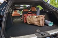 こちらは北米仕様車による荷室のイメージ。リアシート使用時でも、その後方にはかなりの積載スペースがあることがわかるだろう。