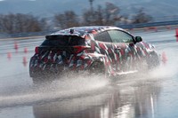 スペックなどは明かされていないが、1.6リッター直3ターボエンジンは低回転域からトルキーで扱いやすかった。