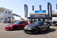 「RE-71RS」が装着されたオート・プロデュース・ボスのレーシングマシン。「トヨタ86改」（左）には前後265/35R18サイズが、「トヨタGRスープラ」（右）には前255/35R19、後ろ275/35R19サイズが装着されていた。